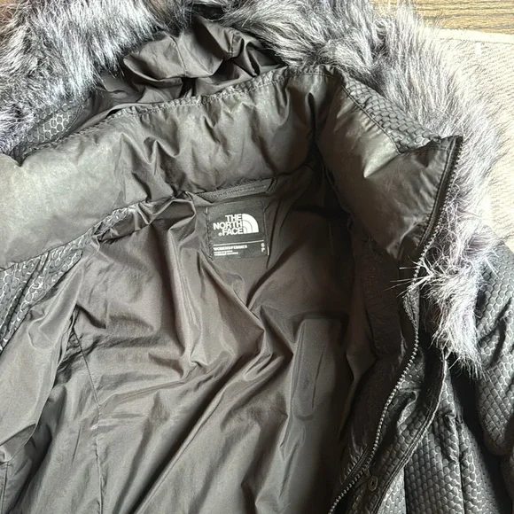 The north face size small puffer coat with fur hood. Excellent condition. - Picture 6 of 10